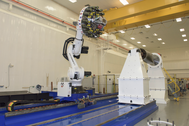Illustration for article titled This Robot Is a Loom For Weaving Carbon Fiber Into Rocket Parts